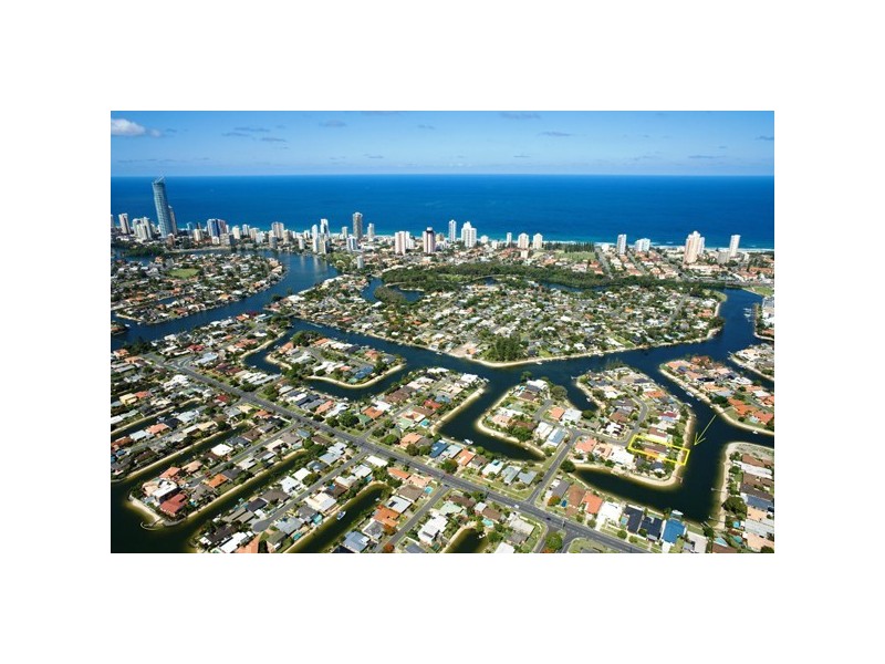 25 Beverley Crescent, Broadbeach Waters QLD 4218
