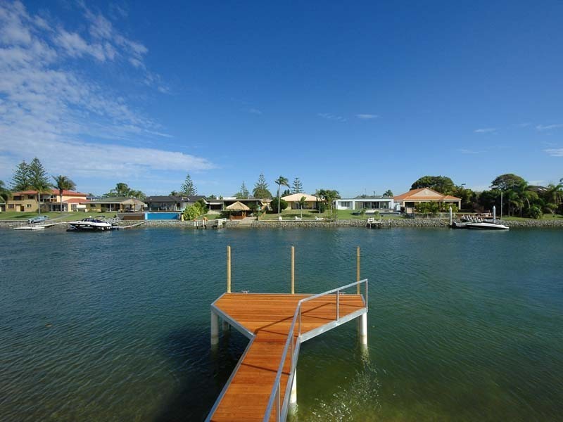 5 Allambi Avenue, Broadbeach Waters QLD 4218