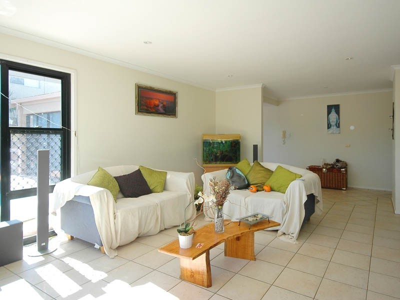 5 Allambi Avenue, Broadbeach Waters QLD 4218