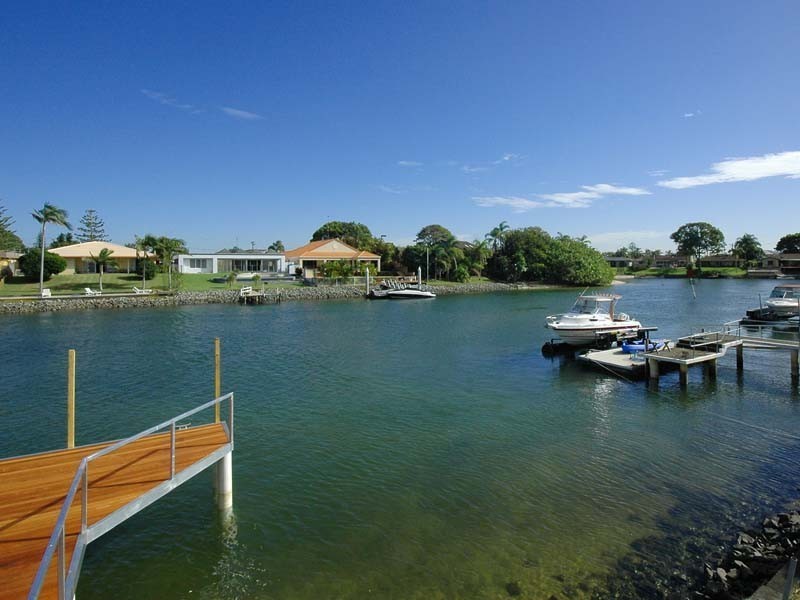 5 Allambi Avenue, Broadbeach Waters QLD 4218