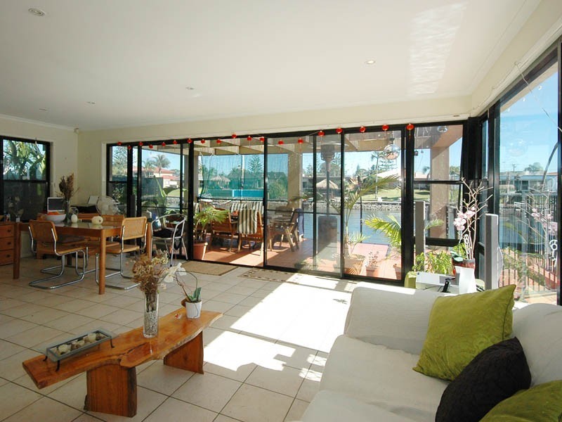 5 Allambi Avenue, Broadbeach Waters QLD 4218