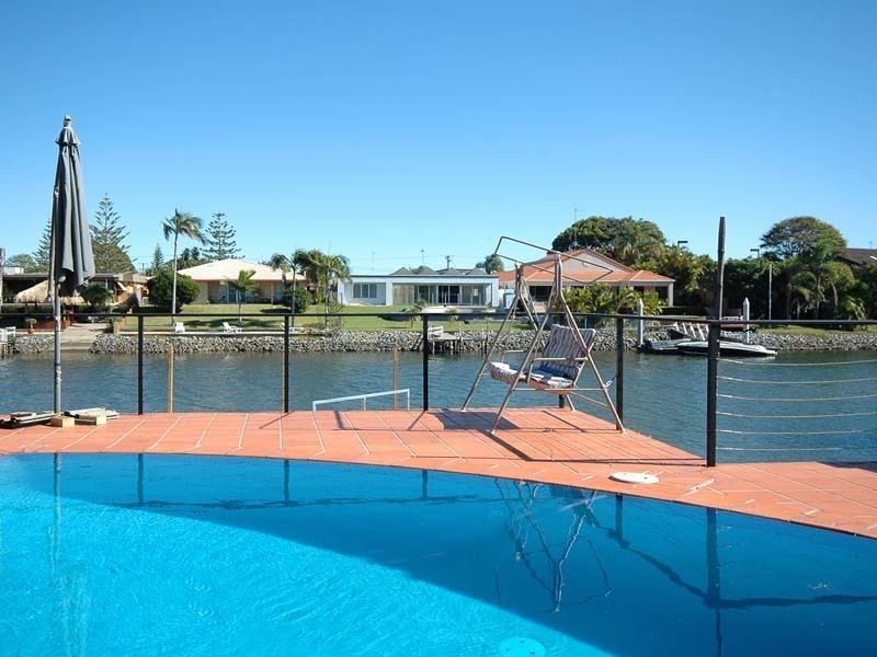 5 Allambi Avenue, Broadbeach Waters QLD 4218