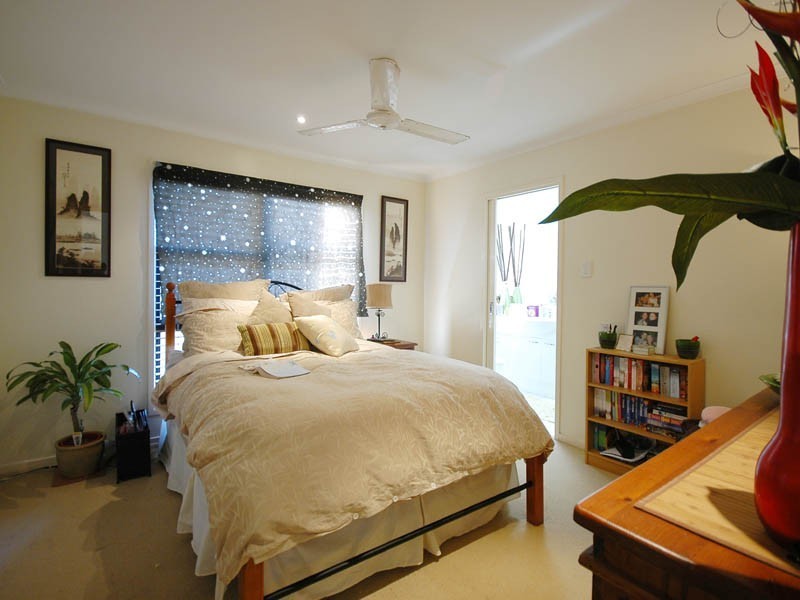 5 Allambi Avenue, Broadbeach Waters QLD 4218