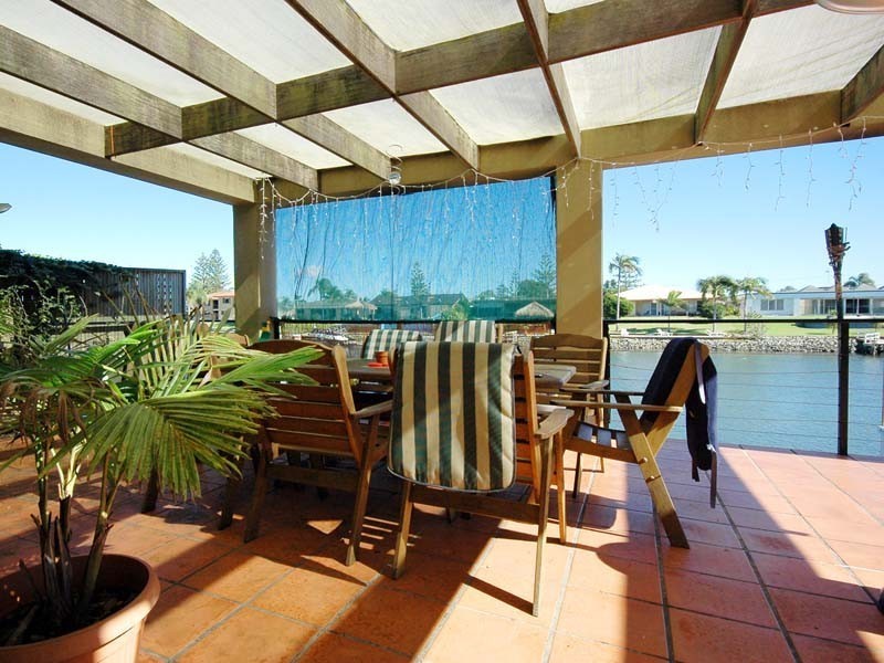 5 Allambi Avenue, Broadbeach Waters QLD 4218