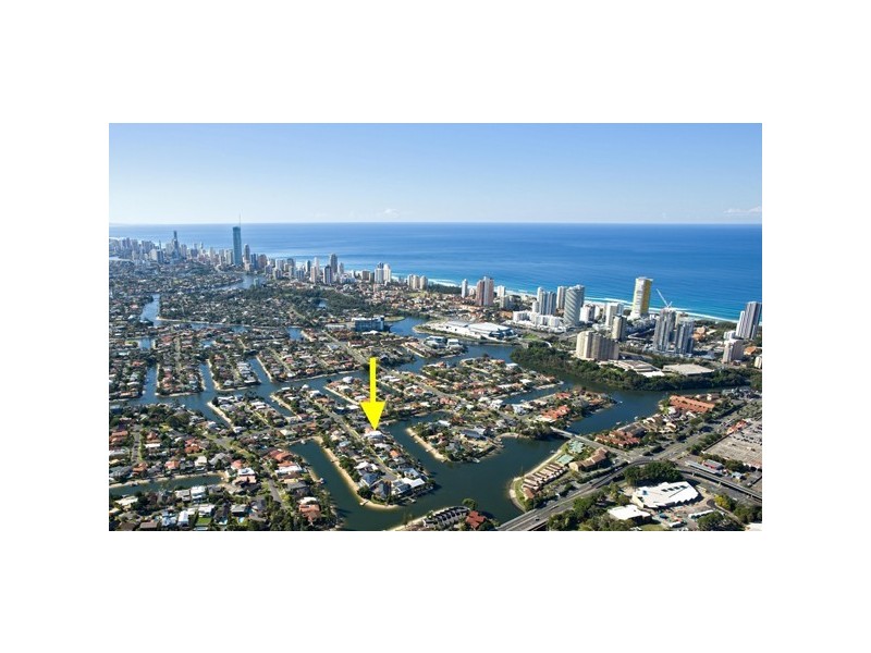 8 Maureen Court, Broadbeach Waters QLD 4218