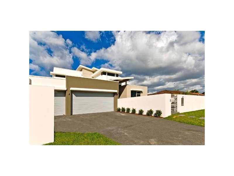 8 Maureen Court, Broadbeach Waters QLD 4218