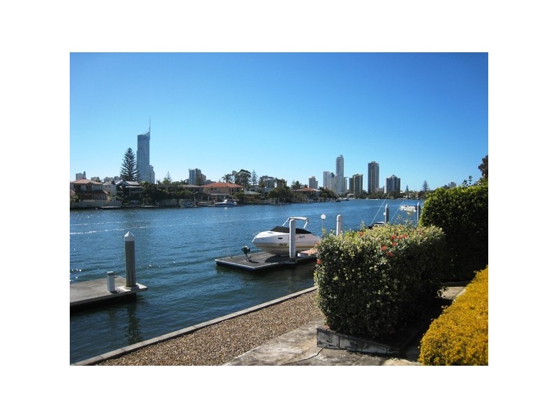 11 Cleland Crescent, Broadbeach Waters QLD 4218