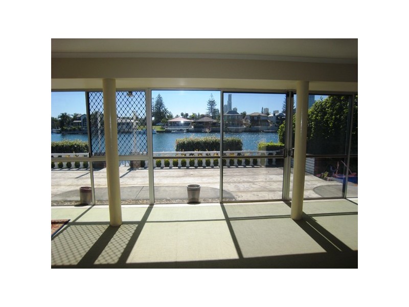 11 Cleland Crescent, Broadbeach Waters QLD 4218