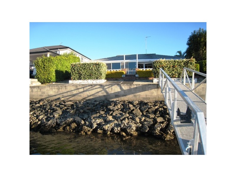 11 Cleland Crescent, Broadbeach Waters QLD 4218
