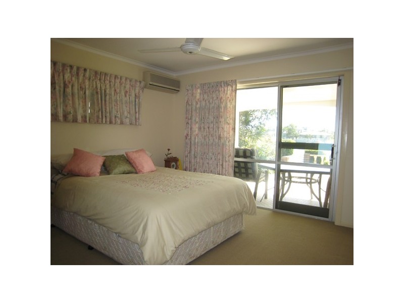 11 Cleland Crescent, Broadbeach Waters QLD 4218