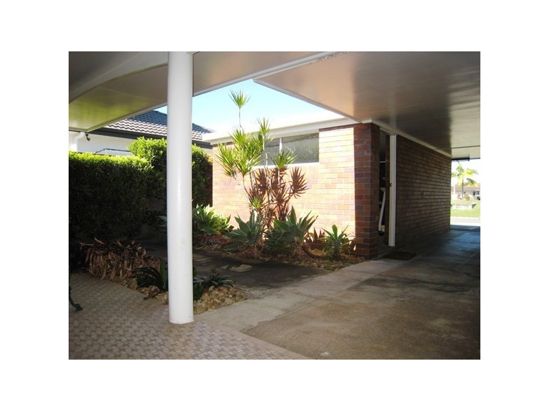 11 Cleland Crescent, Broadbeach Waters QLD 4218