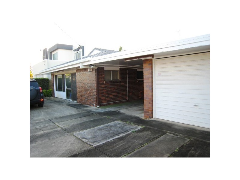 11 Cleland Crescent, Broadbeach Waters QLD 4218