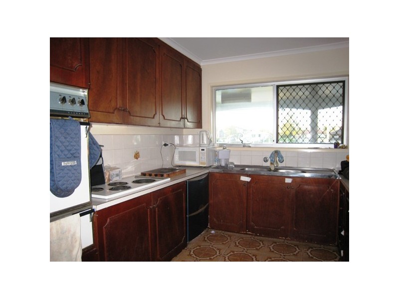 11 Cleland Crescent, Broadbeach Waters QLD 4218