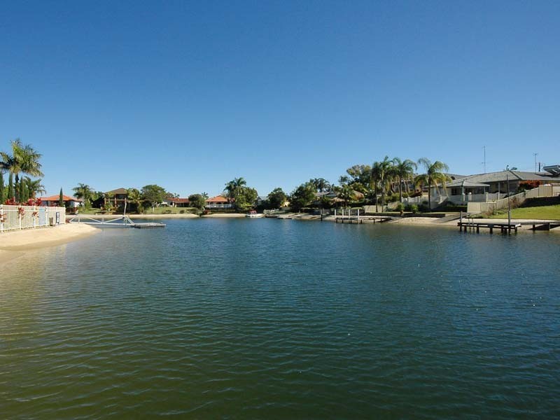 27 Bombala Street, Broadbeach Waters QLD 4218
