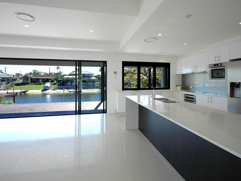 27 Bombala Street, Broadbeach Waters QLD 4218