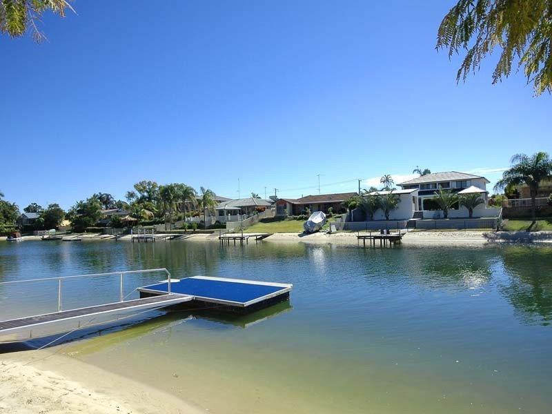 27 Bombala Street, Broadbeach Waters QLD 4218