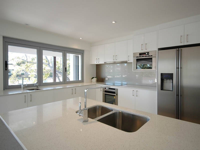 27 Bombala Street, Broadbeach Waters QLD 4218