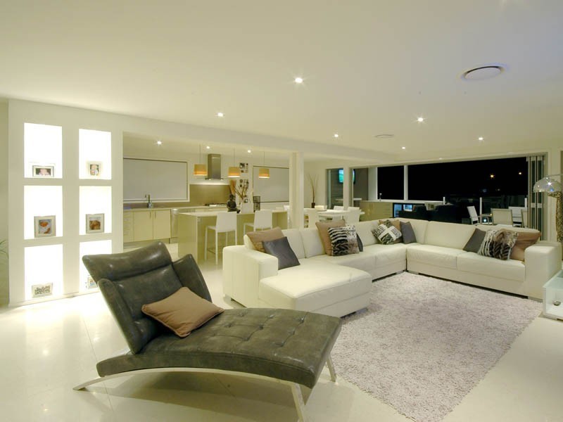 6 Grant Place, Broadbeach Waters QLD 4218