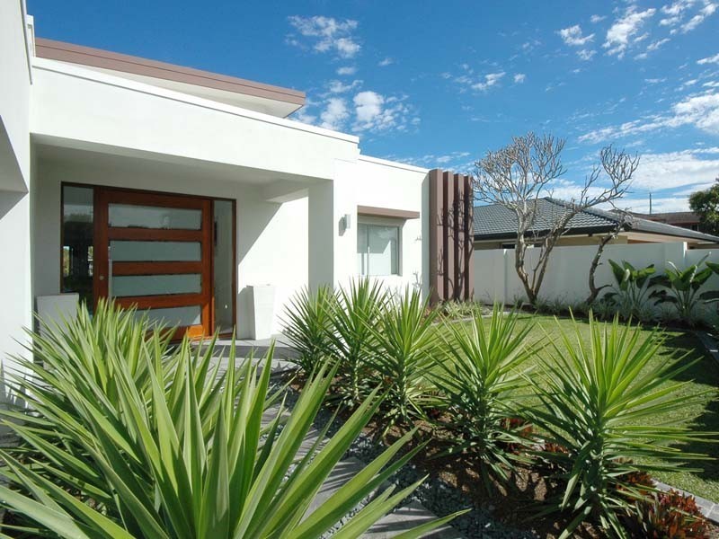 6 Grant Place, Broadbeach Waters QLD 4218
