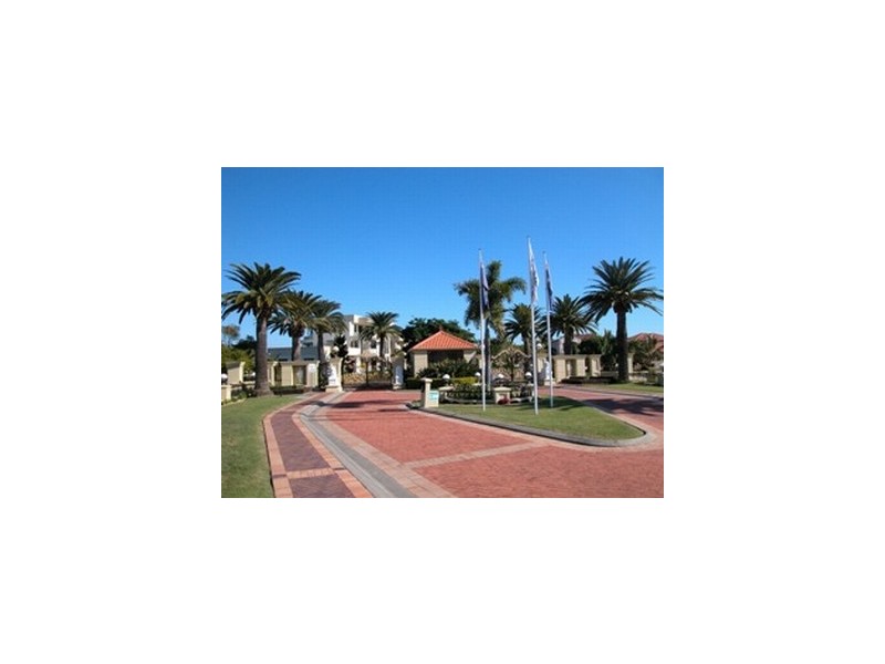 32 Istana View, Clear Island Waters QLD 4226