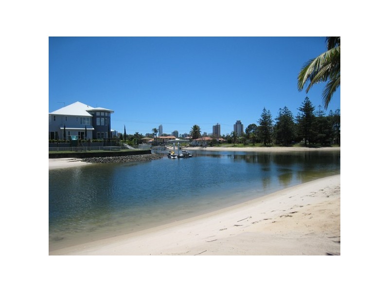 49 Beverley Crescent, Broadbeach Waters QLD 4218