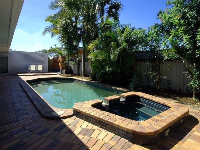 18 Coogeen Street, Sorrento QLD 4217