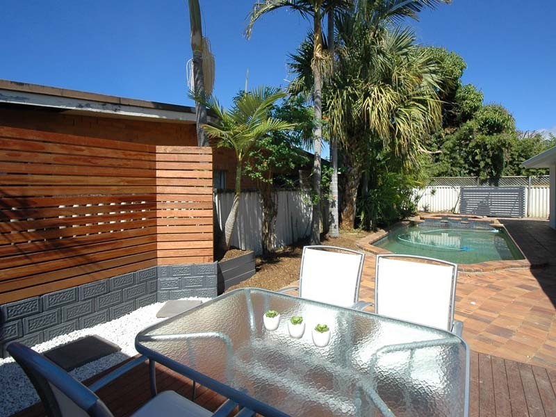 18 Coogeen Street, Sorrento QLD 4217