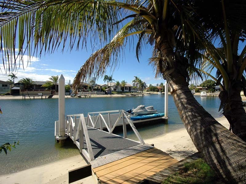 85 T E Peters Drive, Broadbeach Waters QLD 4218