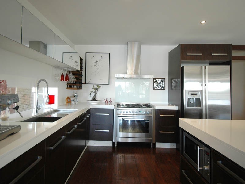 85 T E Peters Drive, Broadbeach Waters QLD 4218