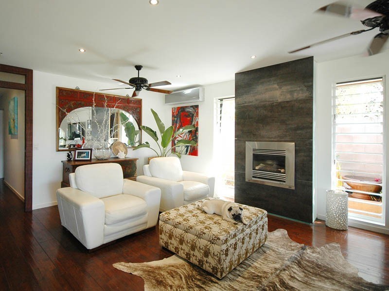 85 T E Peters Drive, Broadbeach Waters QLD 4218