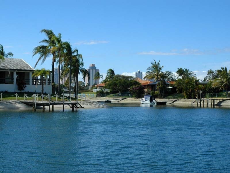 85 T E Peters Drive, Broadbeach Waters QLD 4218