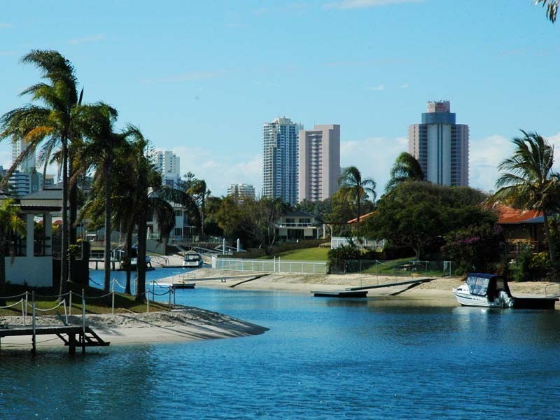 85 T E Peters Drive, Broadbeach Waters QLD 4218