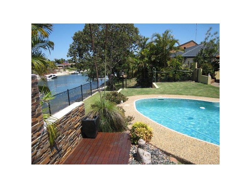 4 Bombala Street, Broadbeach Waters QLD 4218