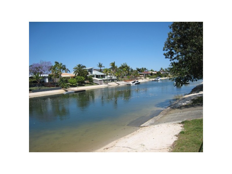 4 Bombala Street, Broadbeach Waters QLD 4218