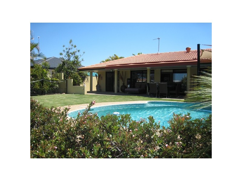 4 Bombala Street, Broadbeach Waters QLD 4218
