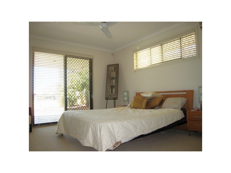 4 Bombala Street, Broadbeach Waters QLD 4218