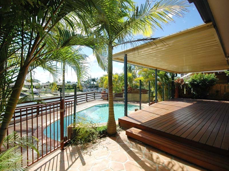 6 Cedar Place, Broadbeach Waters QLD 4218