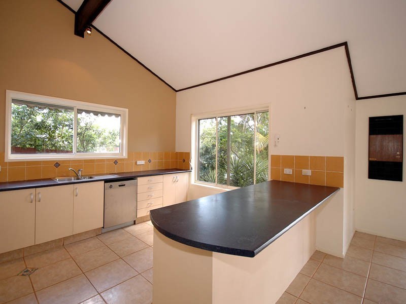 6 Cedar Place, Broadbeach Waters QLD 4218