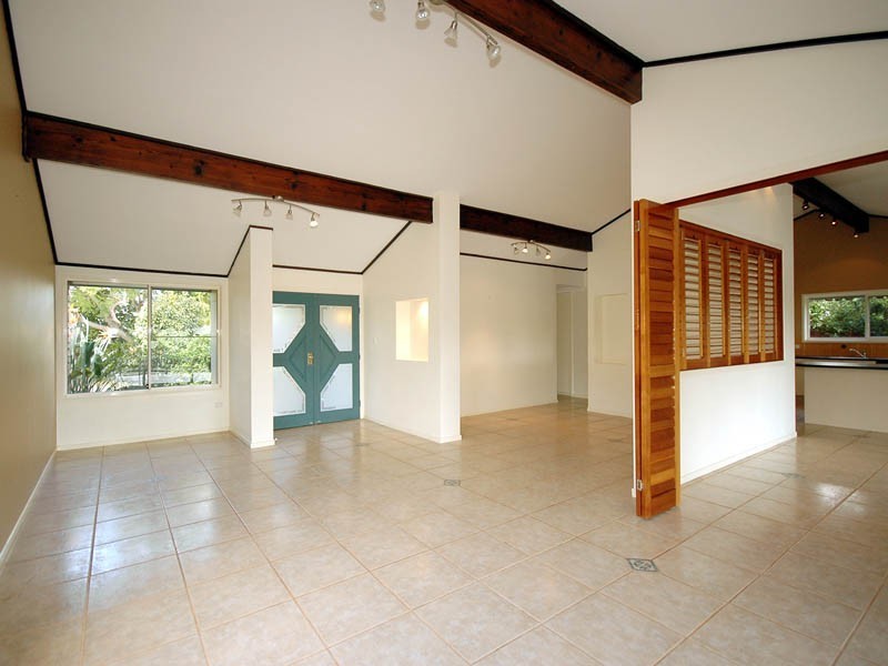 6 Cedar Place, Broadbeach Waters QLD 4218