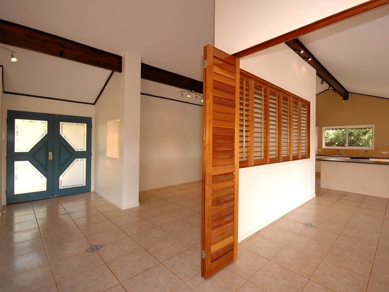 6 Cedar Place, Broadbeach Waters QLD 4218