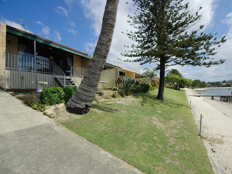 9/53 Hooker Blvd, Broadbeach Waters QLD 4218