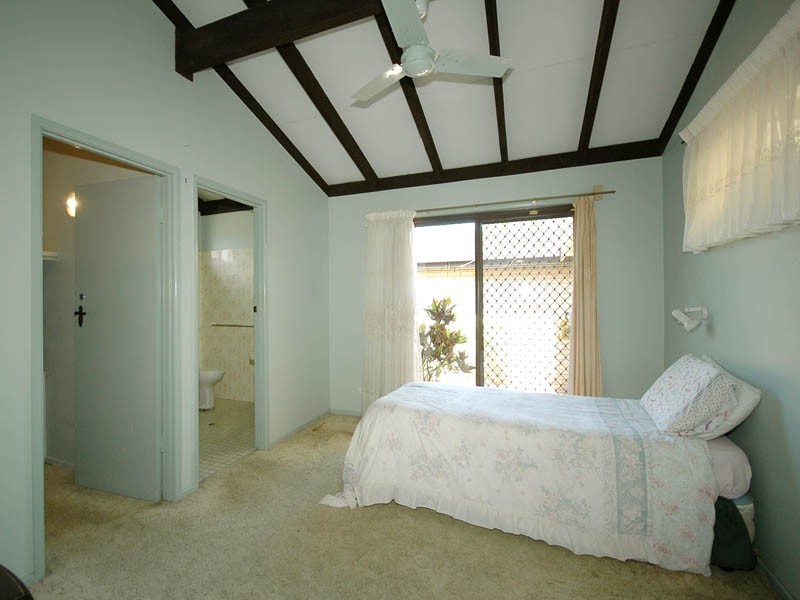 9/53 Hooker Blvd, Broadbeach Waters QLD 4218