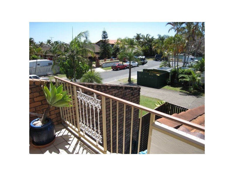 1/9 Eady Avenue, Broadbeach Waters QLD 4218