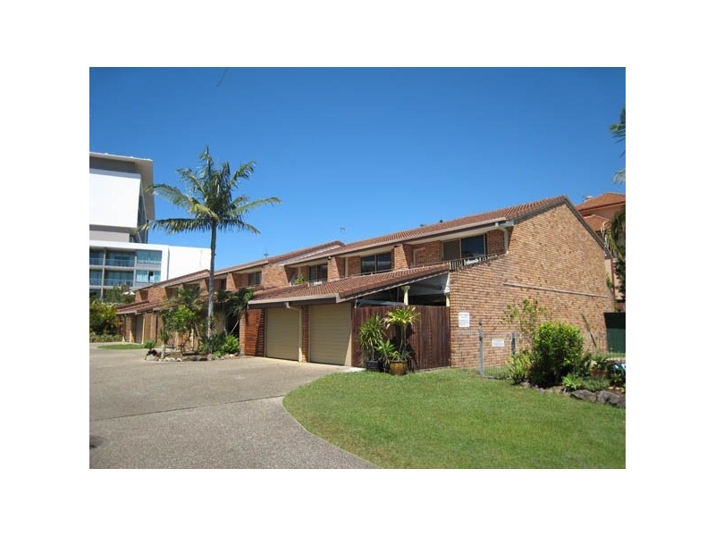 1/9 Eady Avenue, Broadbeach Waters QLD 4218