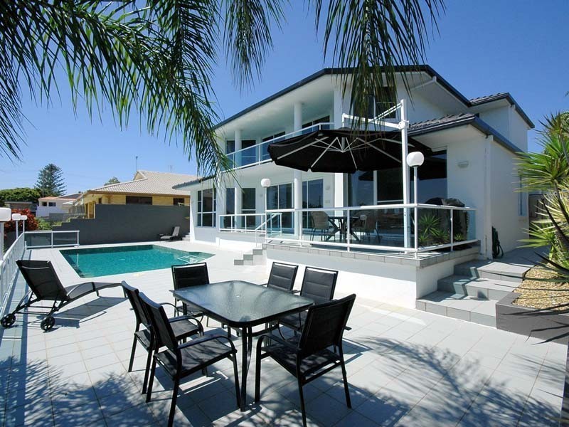 39 Furlong Street, Broadbeach Waters QLD 4218