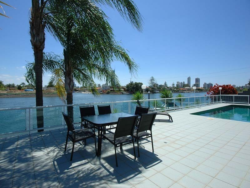 39 Furlong Street, Broadbeach Waters QLD 4218
