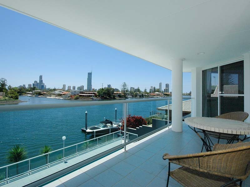 39 Furlong Street, Broadbeach Waters QLD 4218