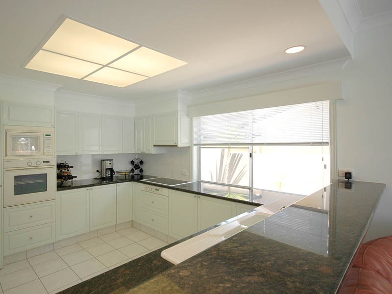 39 Furlong Street, Broadbeach Waters QLD 4218