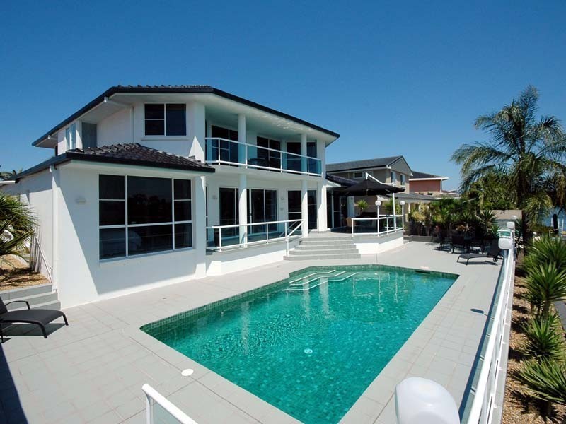 39 Furlong Street, Broadbeach Waters QLD 4218