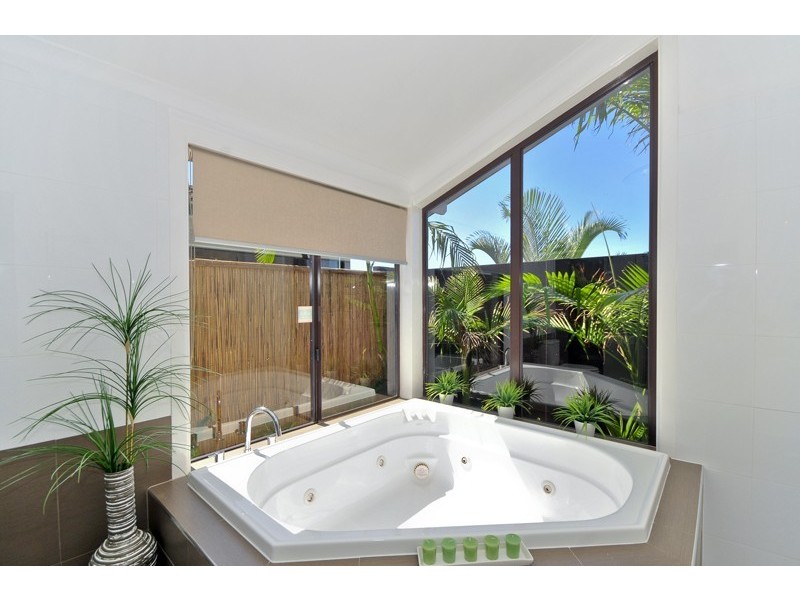 23 Delungra Street, Broadbeach Waters QLD 4218